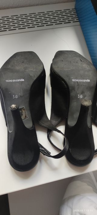 Zapato fiesta raso negro. 38
