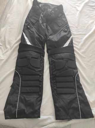 Pantalón motero resistente al agua