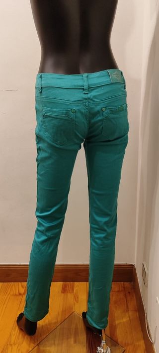 Pantalón pitillo verde liso mujer