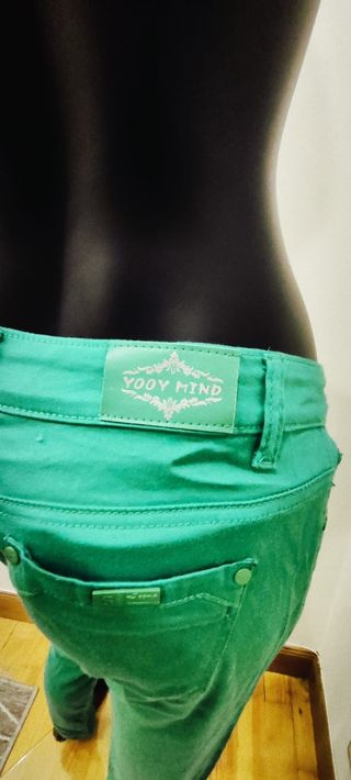 Pantalón pitillo verde liso mujer