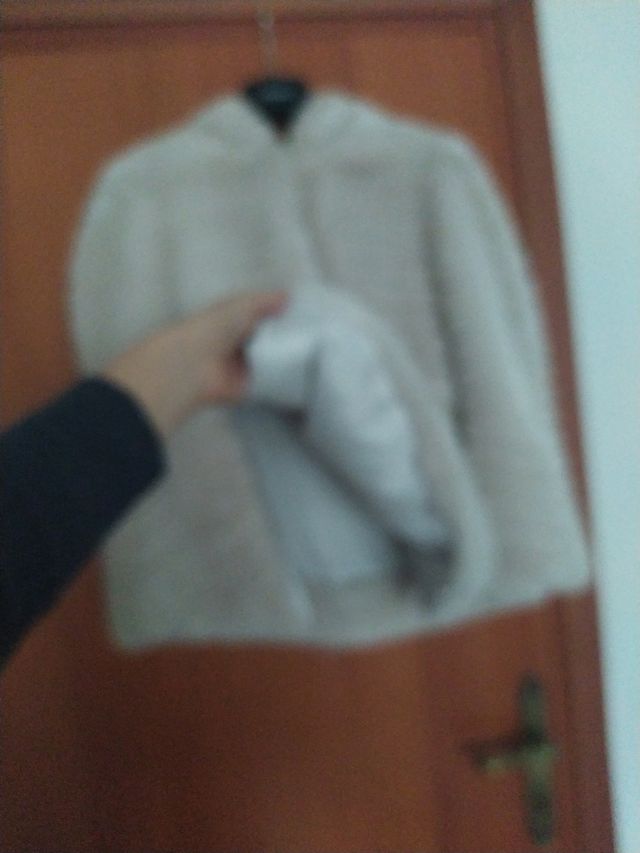 pelliccia ecologica modello cappa molto fashion