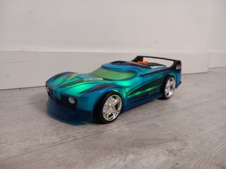 COCHE HOTWHEELS CON LUCES Y SONIDO.