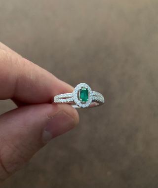 Anillo con esmeralda