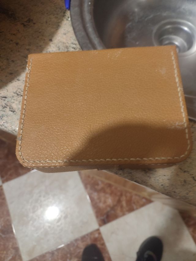 Rasoio e custodia antichi