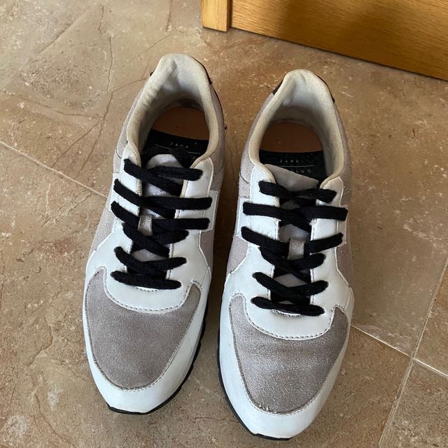 Zapatillas suela alta y cordones