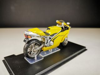 Moto a escala 1/24 Ducati 749  +vitrina
