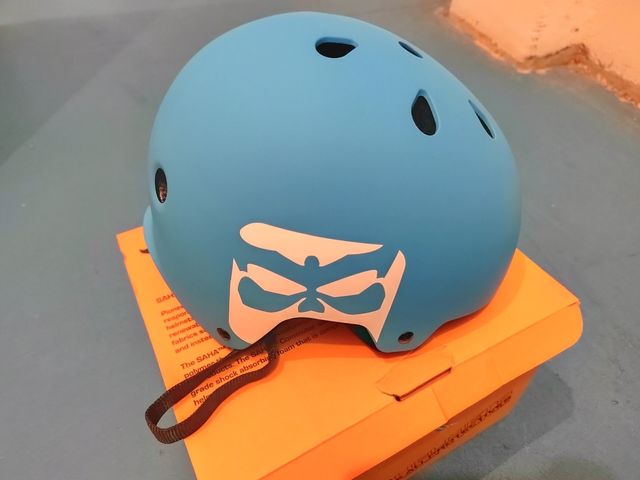 Casco niño patinete acrobacias 