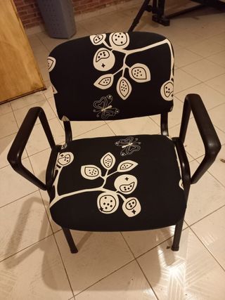 2 Sillas de metal y tejido