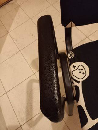 2 Sillas de metal y tejido