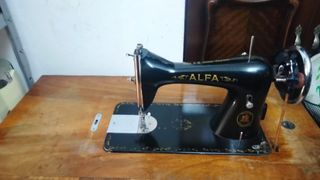 Maquina de coser ALFA