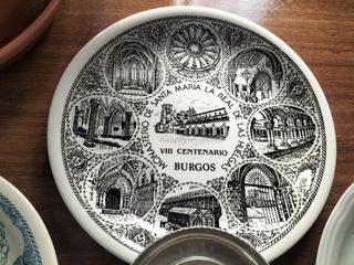Platos conmemorativos.