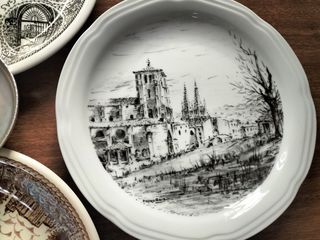 Platos conmemorativos.