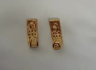 Preciosos pendientes chapados de oro