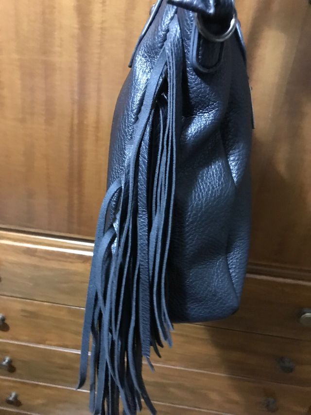 Borsa nera con frange laterali