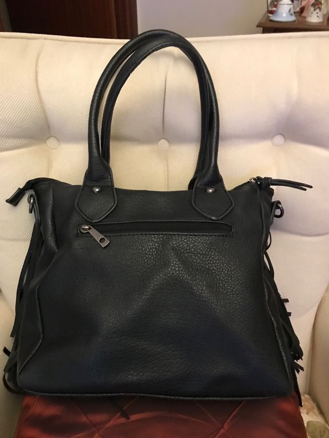 Borsa nera con frange laterali