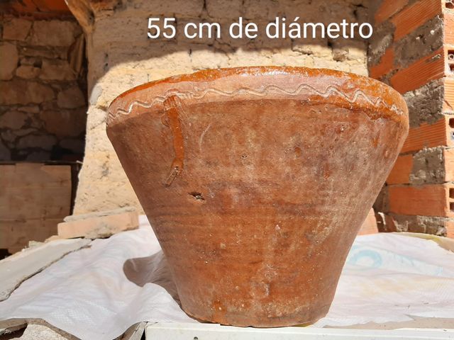 Lebrillo de barro antiguo