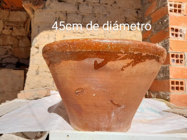 Lebrillo de barro antiguo