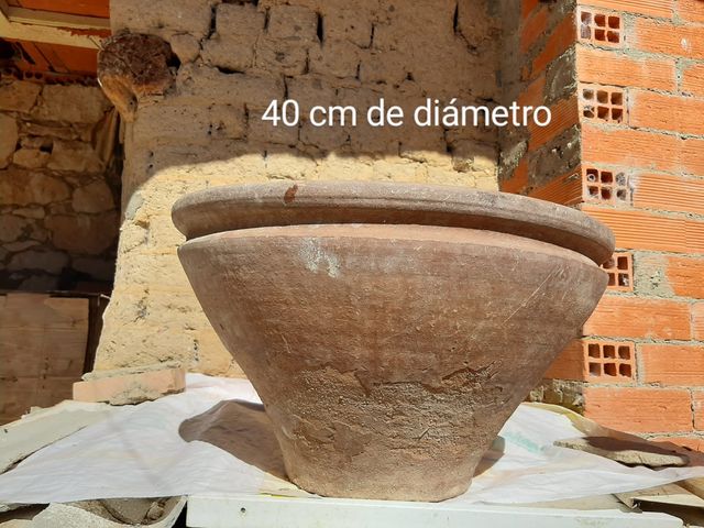 Lebrillo de barro antiguo