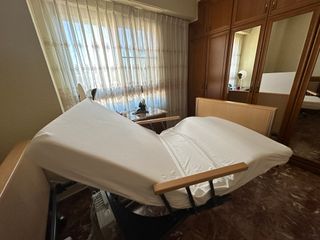 Cama articulada motorizada giratoria