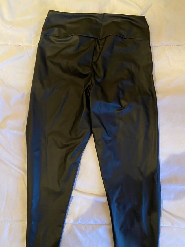 mayas negras de cuero de Calzedonia