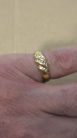 Sortija oro y brillantes.