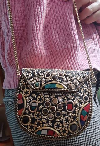 Bolso rígido dorado