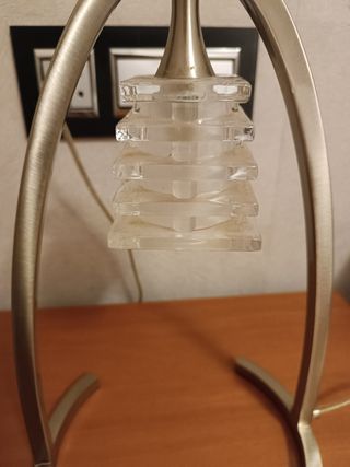 lampara de techo y mesillas de acero cromado