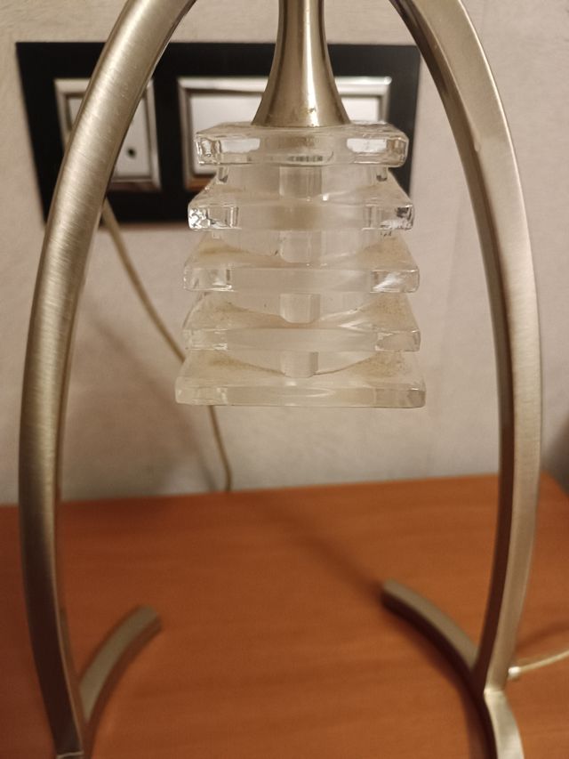 lampara de techo y mesillas de acero cromado