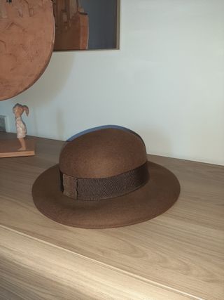 Cappello marrone in lana