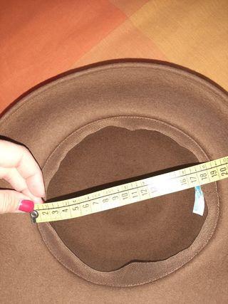 Cappello marrone in lana