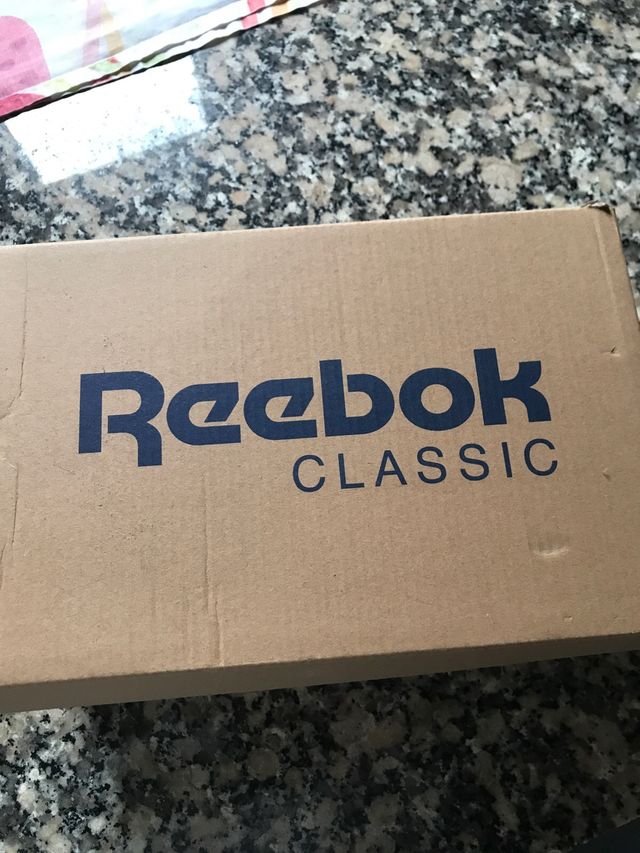 cajas vacias de zapatillas deportivas