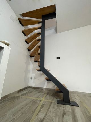 escaleras a medida metal i madera