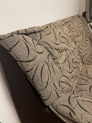 Sofás de tres y dos plazas marrones