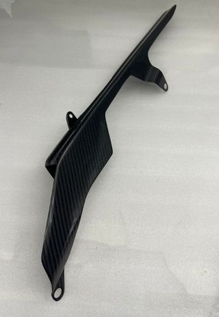 PROTECTOR DE CADENA EN CARBONO R1 2009-14