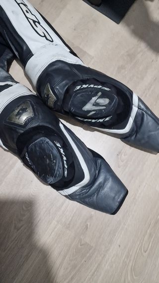 Mono de cuero Spyke 2 piezas