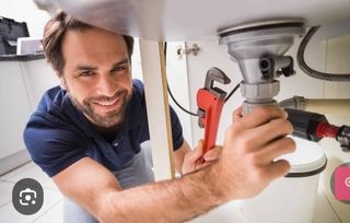 Profesional de fontanería