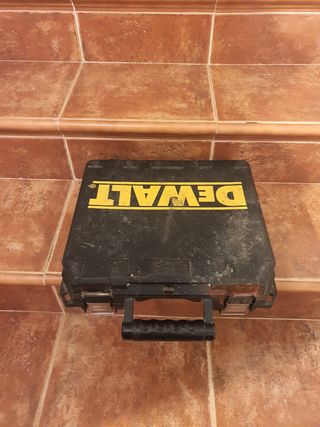 CALADORA DEWALT CON CAJA Y SIERRAS