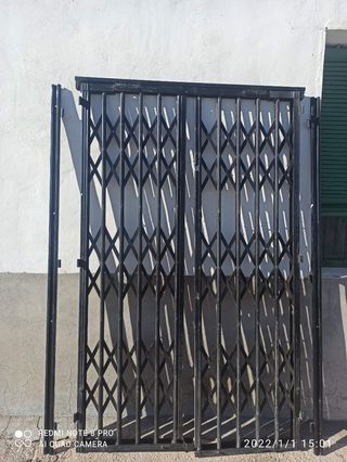 Reja de seguridad metálica plegable 
