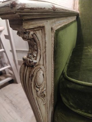 Sofá recuperado de dos plazas.