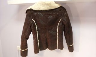 Calida y coqueta cazadora infantil.Marca García.