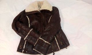 Calida y coqueta cazadora infantil.Marca García.