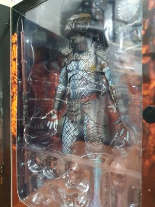 Figura Predator Ultimate Warrior NECA