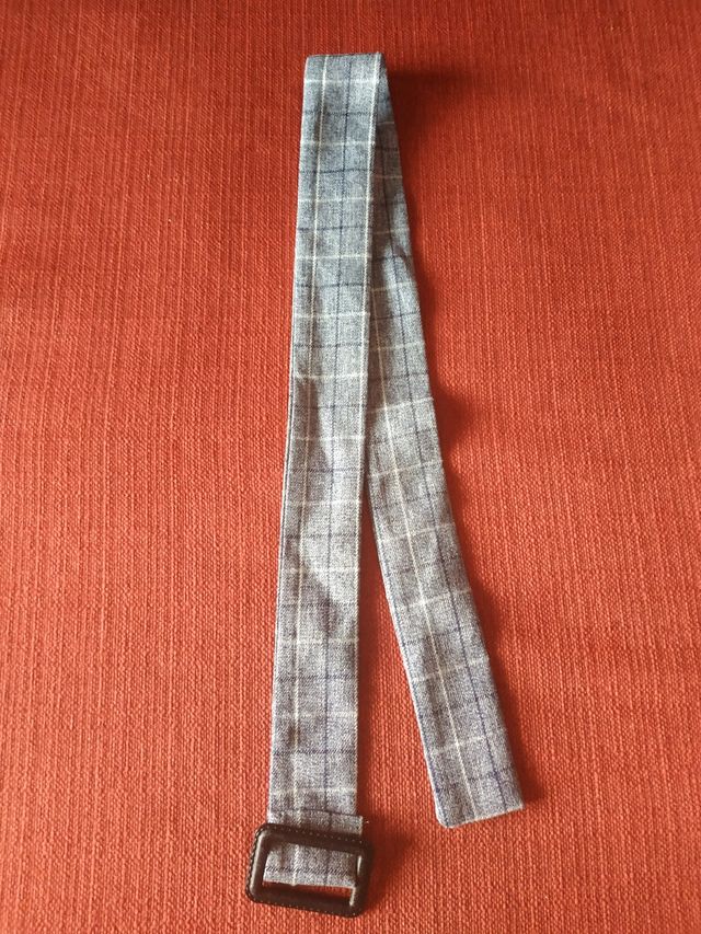 Cinturón gris de tela