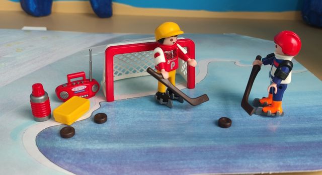 Playmobil niños en la nieve.