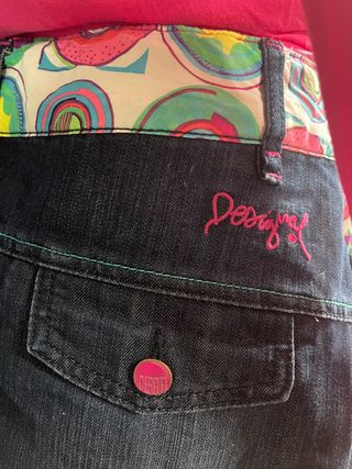 conjunto falda desigual y chaqueta rosa