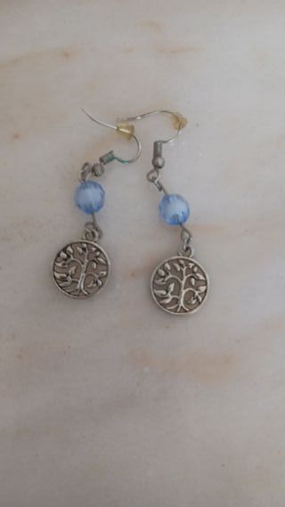 collar, pulsera, y pendientes de bisutería.JOSCA