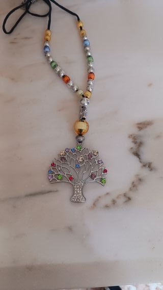 collar, pulsera, y pendientes de bisutería.JOSCA