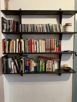 estantería librería de pared de madera