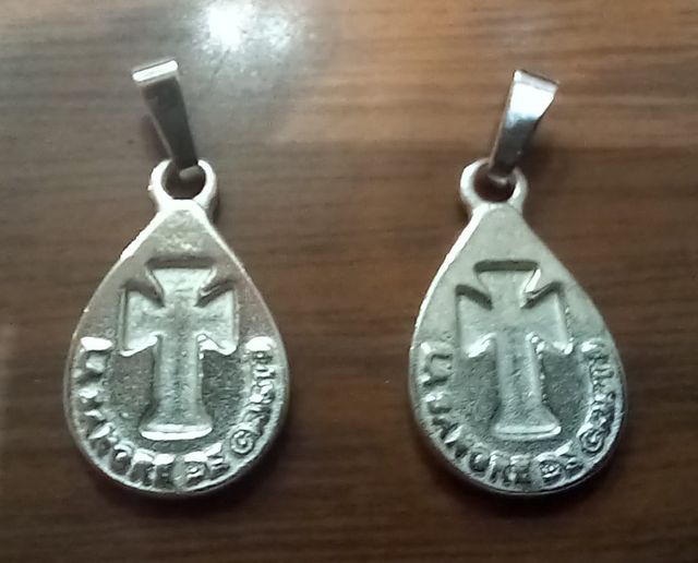 COLGANTE MEDALLA LA SANGRE DE CRISTO EN PLATA ley