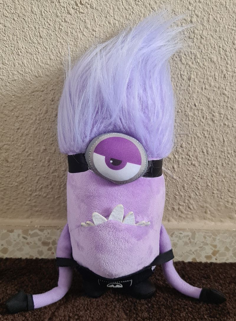 MINION MORADO PELUCHE JUGUETE de segunda mano por 10 EUR en Alcalá